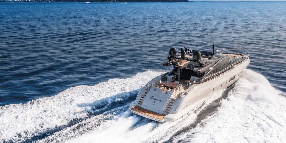 Аренда мега яхты Mangusta 110 Fanamax во Франции